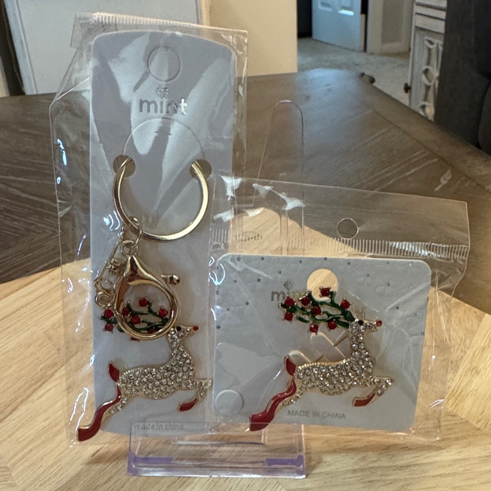 Mint Holiday Reindeer Accessory Set with Red and Gold - Picture 1 of 1